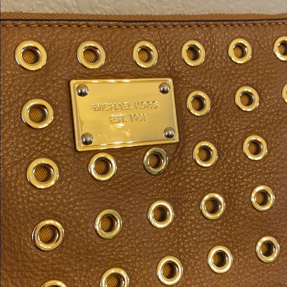 Michael Kors leather wristlet with gold grommets - Picture 3 of 7